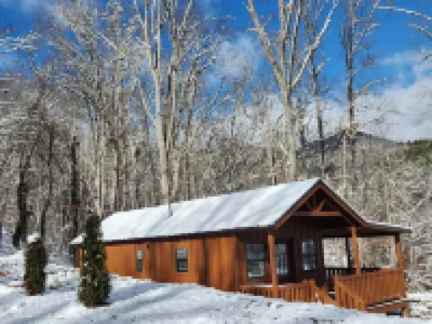 Tiny Hideaway Cabin mins. from Downtown Bryson City and Deep Creek National Park