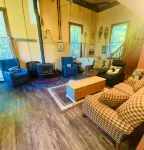 6 Min from Stratton, King Beds, Dogs OK, Jacuzzi Tub, Wrap Around Deck!