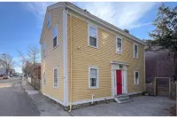Downtown Newport- Newly Remodeled Historic House