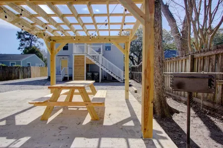 Fabulous Retreat! Centrally Located. Quiet & Cozy! Sleeps 4. Hi Sp Wifi & More.