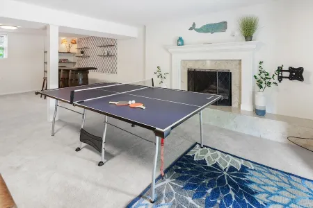 ✦Lake Norman Getaway ✦Lakefront w/Dock & Hot Tub