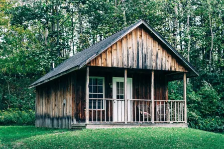 600 Sq. ft Cabin with King Size Bed - Quiet Location, Close to Skiing Отели рядом с достопримечательностью «Greek Peak Mountain Resort»