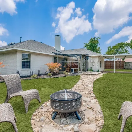 Cozy Designer Family Home Arcade, Park, Tennis, Trails, Pickleball and King bed