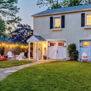 Gorgeous Carriage House close to USNA, walk to stadium, free parking,  pets+kids