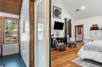 LUX Farmhouse-HEATED POOL/CASITA/GAME ROOM/SPA HOUSE