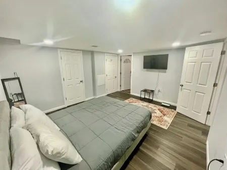 Beautiful 1 BR Apt Basment,35 min to NYC Отели рядом с достопримечательностью «Университет Ратджерс»