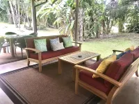 Special quiet, romantic, cozy home in a special place, Heavenly Hana. Lucky you!