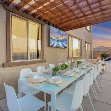 Lazy River, Pickleball, Gameroom, Fun in the desert!
