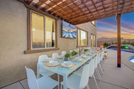 Lazy River, Pickleball, Gameroom, Fun in the desert!