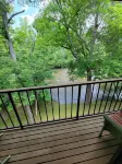 On the Little River in the heart of Townsend, with a beautiful view! Hotels near CAM Cabin Crafts