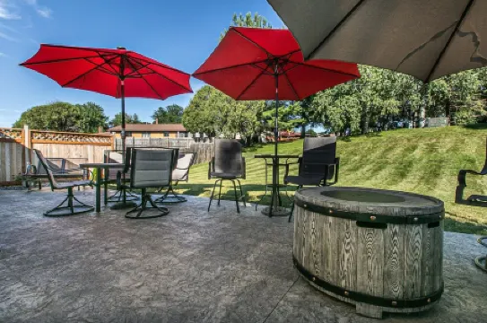 Spacious Updated Home Within Minutes to Shopping & Restaurants!