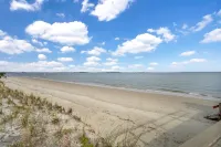 Sun, Sand, Serenity -Savannah/Tybee Hotels near Atlantic Beacon Gallery