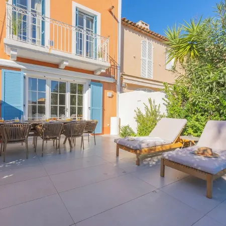 Villa Rénovée Avec Piscine et Amarrage, Dans Domaine Sécurité, Avec Plage à 5 mn