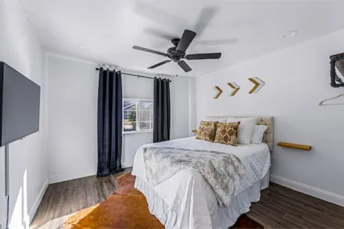 Cosmic Cowgirl 3 minutes from the Stockyards!