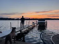 Lakefront Cottage with Gorgeous Sunsets Отели в г. Фокс Лейк