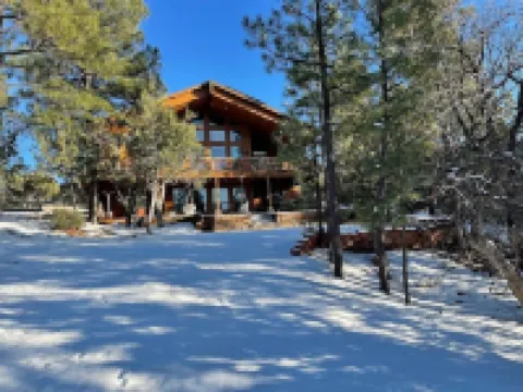 Designer Mountain Chalet • 1 Acre • Dual Primary Suites • Game Room • Sleeps 12