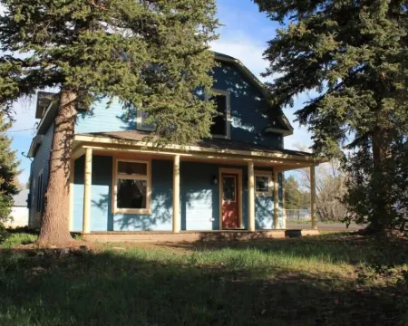 Downtown Main St.  Views of the Cumbres pass. Walk to the train, shops & dining. Hotels in Chama