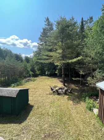 NEWLY RENOVATED WITH PRIVATE DOCK ON WHITE LAKE Отели в г. Форестпорт