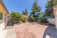 Peaceful Single Floor Home. BBALL Hoop . 4 TVs. Wifi. SF Bay Area Hotels near California State University, East Bay