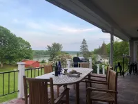 Hudson River Retreat- Spectacular Views- Pet friendly🐕 Wheelchair Accessible♿