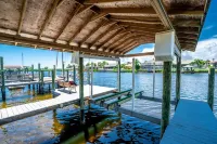 Playa Blanca Waterfront Resort with Pool&Spa, Dock, Kayaks, Sand, Pets Welcome!