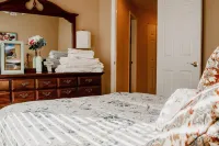 Welcome to Paradise by the Pool – Your Condo Getaway
