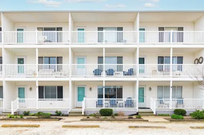 Ocean Block - 1st Floor Condo - Walk to the Beach Hôtels à proximité de : Que Pasa Mexican Restaurant & Cantina