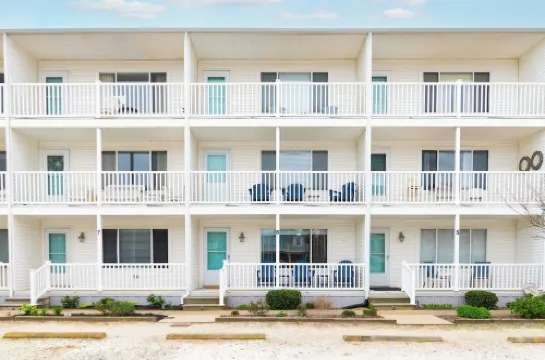 Ocean Block - 1st Floor Condo - Walk to the Beach