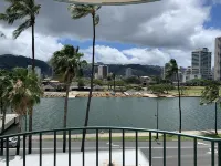 Waikiki Apartment sleeps 5 parking included Hotels in 