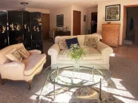 Cozy and Charming Apple Blossom Retreat—Relax with Nature