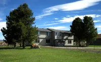 Buffalo Roam Condo * Comforts of Home for 6 * Minutes from Yellowstone Các khách sạn ở 