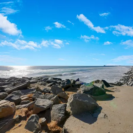 "POINT BREAK! House 2-King Beds, 1-Block to Beach!