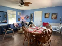 Quiet cottage on the water at Lake Livingston