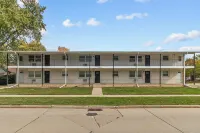 Modern & Cozy 2BR w/ King Bed in Appleton, 30 mins by drive from Lambeau Field Hotel in zona Nienhaus Field