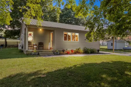 Cozy Farmhouse near Mammoth Cave on 45+ acre animal farm