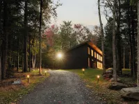 Modern Luxury 2-bedroom house in peaceful Haines Falls with AC, WiFi, Large TVs Hotels in Hunter
