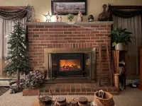 Rural cozy and quaint farmhouse with secluded patio and 15 minute drive to town.