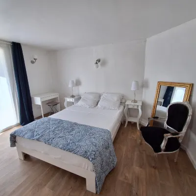 Location Avec Piscine au Cœur de la Provence