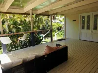 Coastal cottage, walk to surf, sand, town, cafes, bars, just north of Forster.