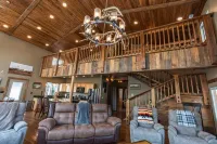 Elegant Cabin- Northfork Idaho Salmon River, Reunions, Secluded. Quiet. Views