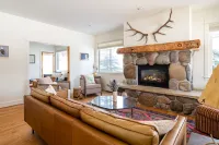 Spacious & Cozy House Big Sky Meadows w/ Hot Tub!  Perfect for Family Getaway