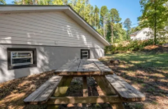 "Cozy Cottage" Denver: Near Lake Norman, Beatties Ford Park, Sleeps 7 + Fire Pit
