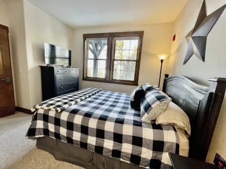 Entire Ski Condo Granby Ranch Отели в г. Грэнби