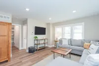 5-Star Reviews, Remodeled & Centrally Located! One Of The Best Properties In GH!