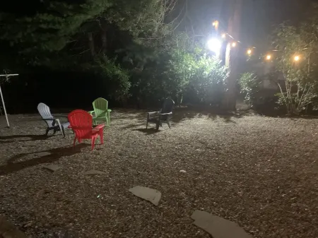 Stylish & Spacious Princeton Basement Apt with King Bed, Private Entrance