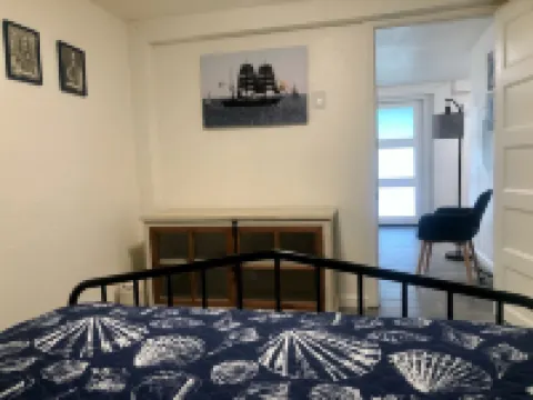 10 Min Walk to Beach, Cozy Family Home