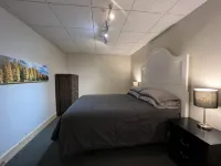 Cozy 2-Bedroom Upstairs Apartment in  Paradise