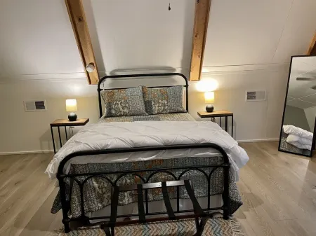 Cozy, Comfy Cabin minutes from Cave Run Lake, I-64, App Harvest, and Morehead.