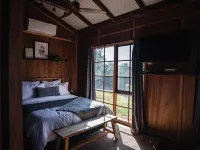Ironbark Luxury Farm-Stay & Highland Cows. Hotels in Caboolture