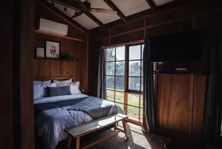 Ironbark Eco Luxury Cottage Отели в г. Кабулчер